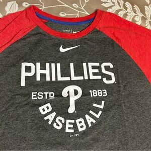 The Nike Tee Phillies T-Shirt Mens XL Gray Red Philadelphia 3/4 Sleeve Raglan